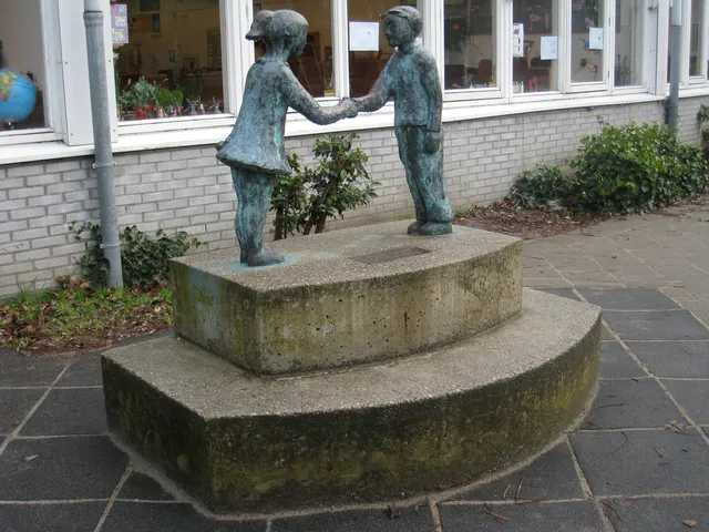 Bronzes, Emilie Cummings-Enneking, Height: 120 cm